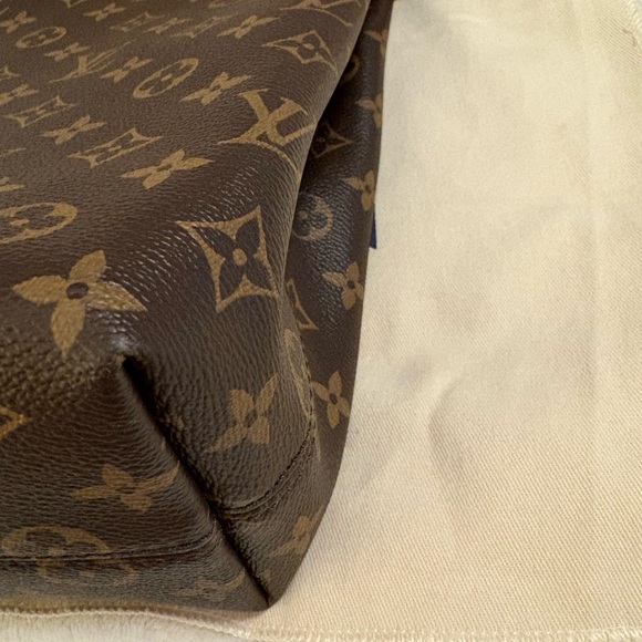 Louis Vuitton Monogram Shoulder Bag - Brown and Tan - Picture 14 of 16